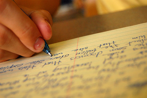 Viết tiểu luận cần chú ý - cách viết tiểu luận bằng tay